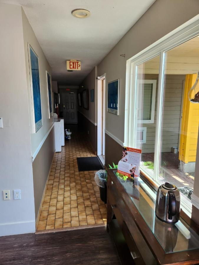 Grantview Inn Surrey Bagian luar foto
